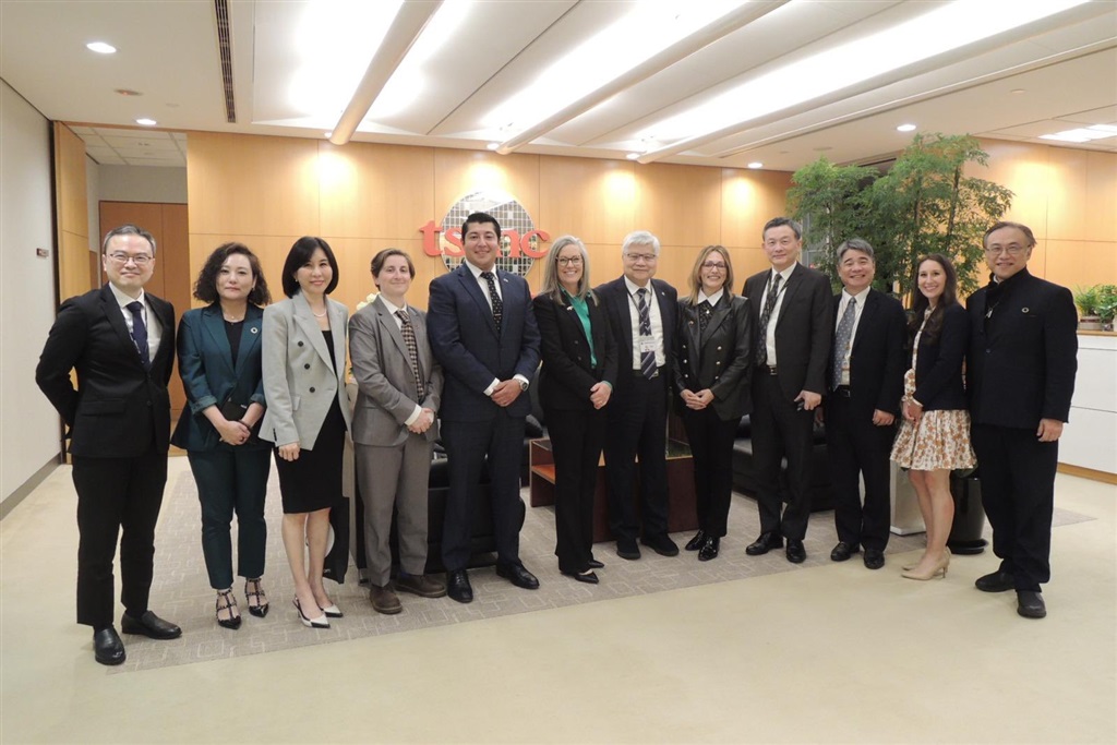 Arizona Governer Katie Hobbs and team visits TSMC in Hsinchu Taiwan. Cedit: Katie Hobbs