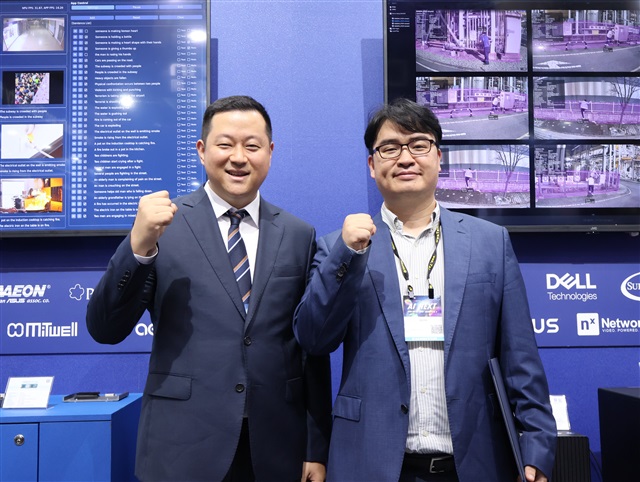 From left: Myungsu Chae, CEO of Nota AI, and Lokwon Kim, CEO of DEEPX