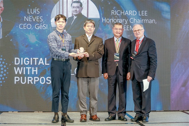 The summit concluded with the Digital with Purpose Global Awards Ceremony, recognizing the most impactful global digital sustainability innovations