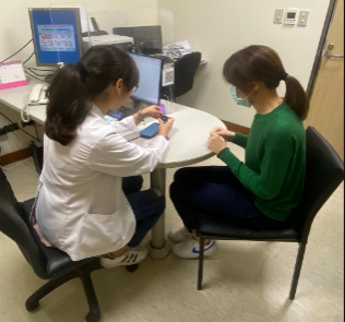 The ASUS VivoWatch, offered by Far Eastern Memorial Hospital's health management center, can continually track physiological information after the exa