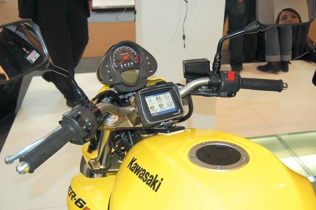 Motocycle-use GPS drew attention at CeBIT 2006