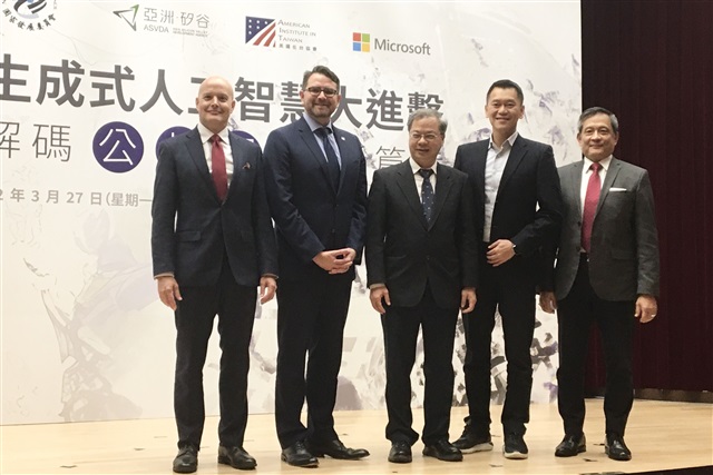 Photo: Microsoft TW GM Sean Pien (2nd from right), NDC minister Ming-Hsin Kung, and AIT economic officer Patrick Boland. Credit: DIGITIMES