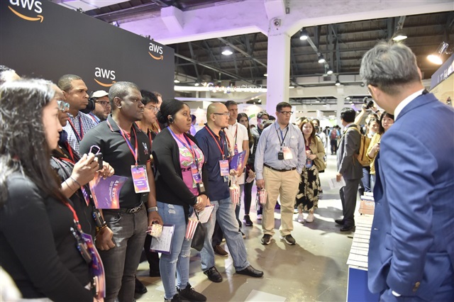 Kapito demonstrating AI vision solution based on Fastable.ai platform