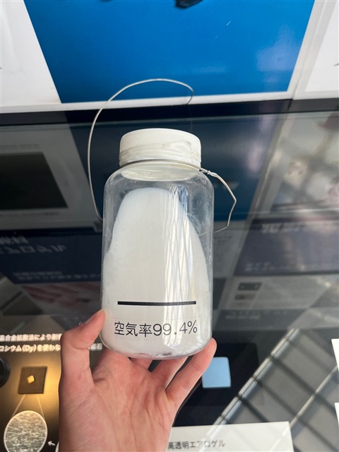 Thermalytica TIISA, a fluid-like silica-based powder