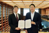 Sam Altman OpenAI CEO(left), SK Group Chairman Chey Tae-won(right).&nbsp;SK hynix